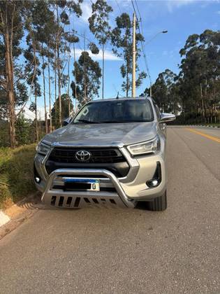 TOYOTA HILUX 2.8 D-4D TURBO DIESEL CD SRX 4X4 AUTOMÁTICO TOYOTA HILUX 2.8 D-4D TURBO DIESEL CD SRX 4X4 AUTOMÁTICO